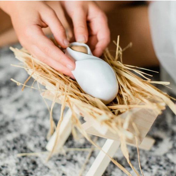 The Giving Manger Box Set - A Christmas Family Tradition NIB - Picture 5 of 6